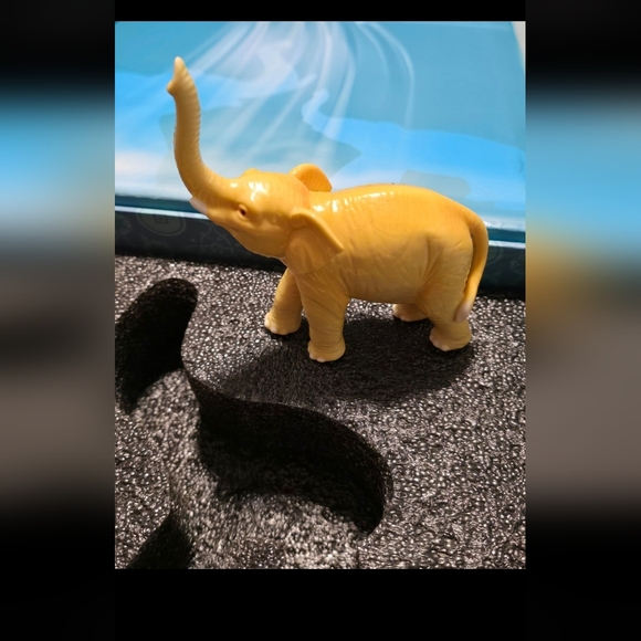 Franz Porcelain Elephants FZ0387 $130 or Best Offer - Picture 4 of 8